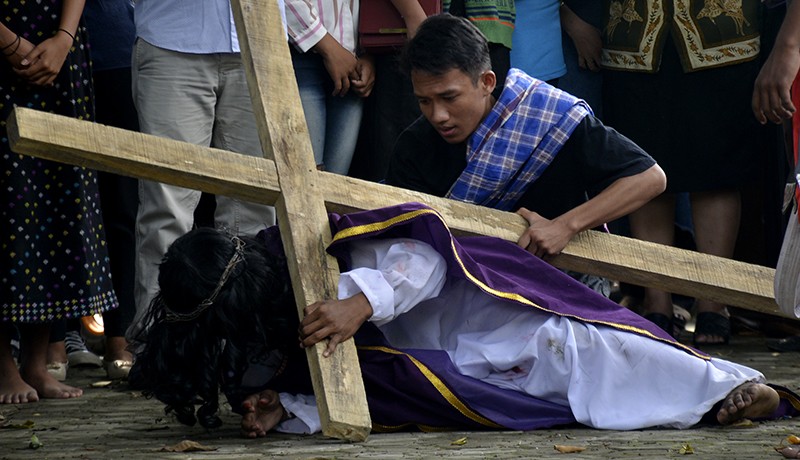 Umat Kristiani Visualisasi Jalan Salib di Gowa - Bagian 2