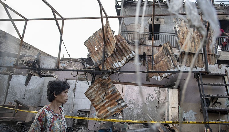 40 Rumah Hangus Terbakar di Kedoya Utara, Begini Kondisi Ratusan Warga Terdampak - Bagian 3