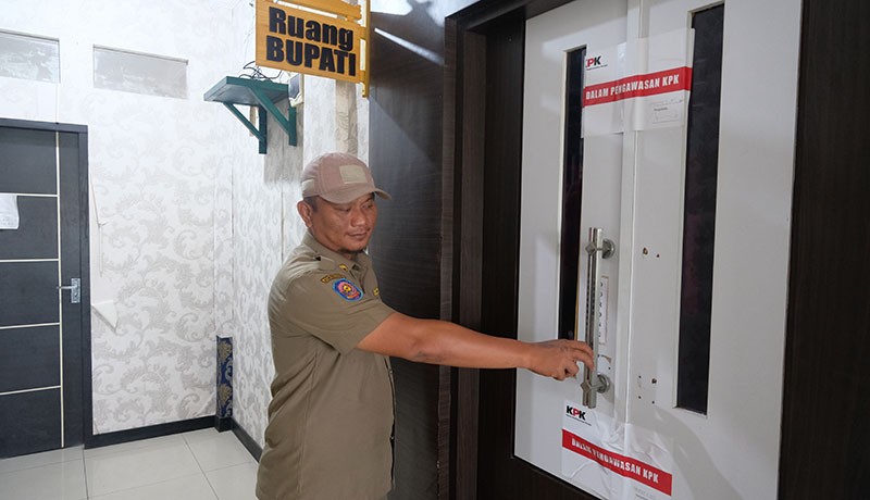 Penampakan Ruang Kerja Bupati Meranti Disegel KPK - Bagian 1