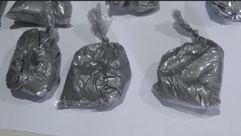 Tangkap Penjual Bahan Petasan, Polres Bondowoso Amankan 2 Kilogram Bubuk Mesiu 