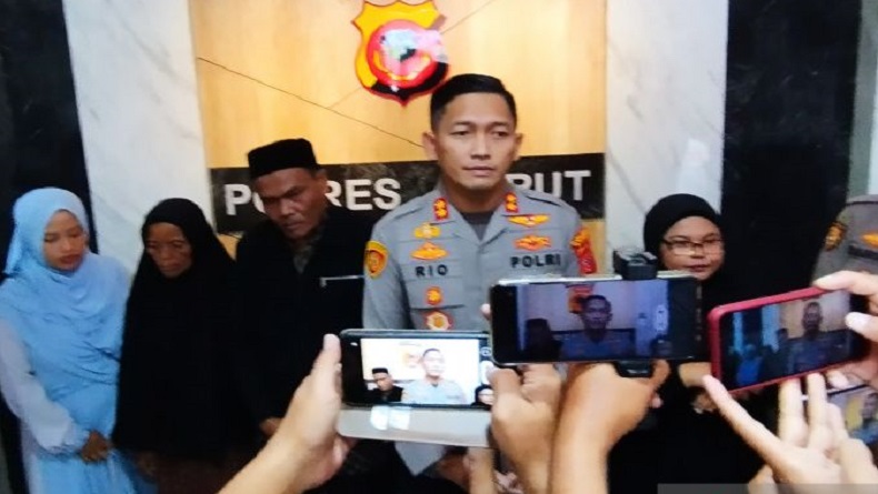 title Lansia di Garut Dipasung Keluarga 3 Hari, Polisi Evakuasi ke RSJ Cisarua Lansia di Garut Dipasung Keluarga 3 Hari, Polisi Evakuasi ke RSJ Cisarua