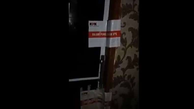 title Kesaksian Warga saat KPK OTT Bupati Meranti M Adil: Ditangkap di Rumah Dinas Kesaksian Warga saat KPK OTT Bupati Meranti M Adil: Ditangkap di Rumah Dinas
