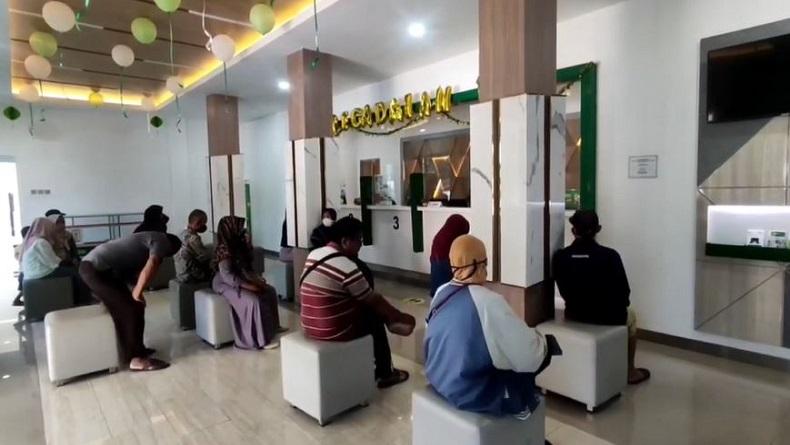 Jelang Lebaran, Pegadaian di Kendal Diserbu Nasabah yang Tebus Perhiasan