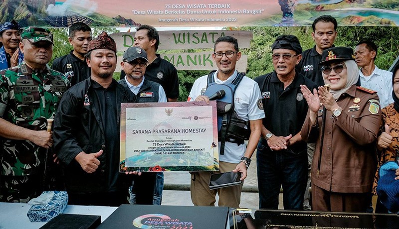 Sandiaga Uno Jajal Wisata Arung Jeram di Selamanik Ciamis - Bagian 3