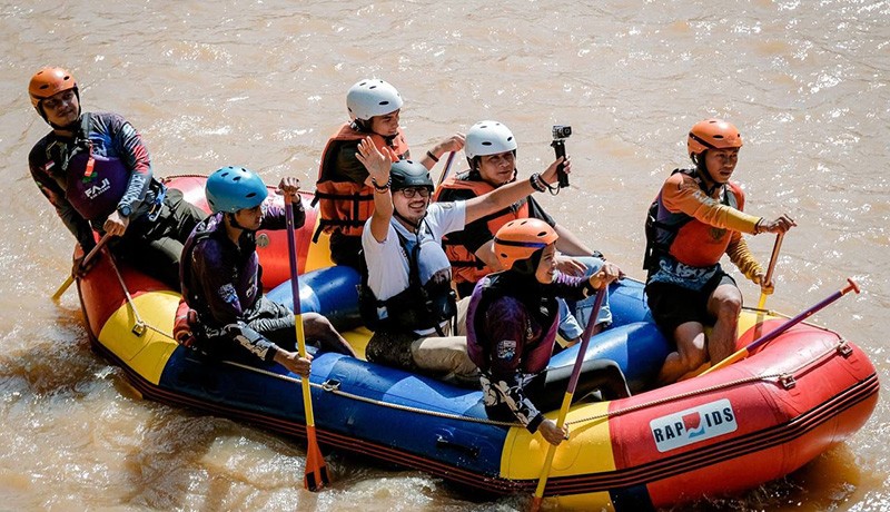 Sandiaga Uno Jajal Wisata Arung Jeram di Selamanik Ciamis - Bagian 2