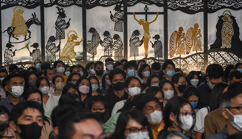 Suasana Misa Malam Paskah di Gereja Katedral Jakarta - Bagian 2