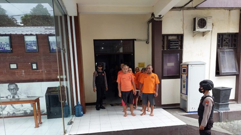 title Prostitusi Berkedok Warkop di Pelabuhan Prigi Trenggalek Terbongkar, 1 Muncikari Ditangkap Prostitusi Berkedok Warkop di Pelabuhan Prigi Trenggalek Terbongkar, 1 Muncikari Ditangkap