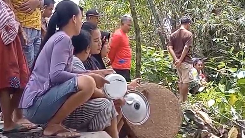 Bantu Cari Anak Tenggelam, Warga di Blora Tabuh Alat Dapur