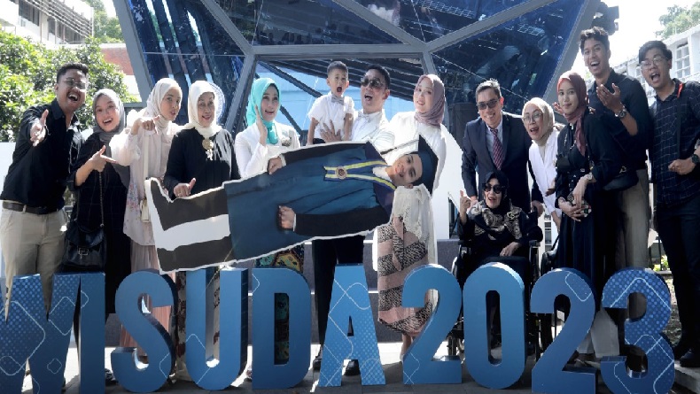 Sempat Diam Tahan Tangis, Ridwan Kamil Terharu Wakili Eril Wisuda di ITB