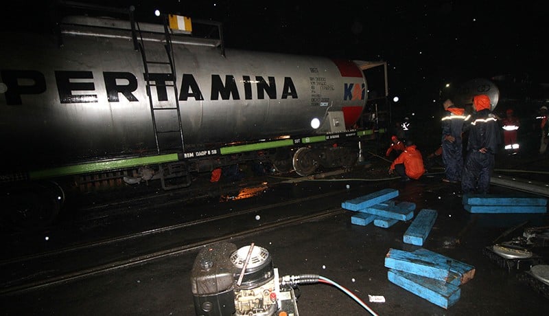 Kereta Api Angkut BBM Anjlok di Sidoarjo - Bagian 2