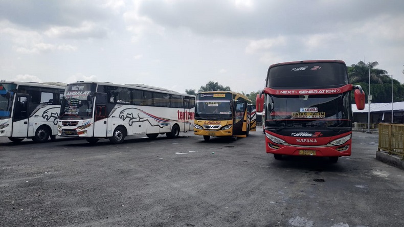 title Penumpang di Terminal Arjosari Terpantau Sepi, Lonjakan Diprediksi H-3 Lebaran Penumpang di Terminal Arjosari Terpantau Sepi, Lonjakan Diprediksi H-3 Lebaran