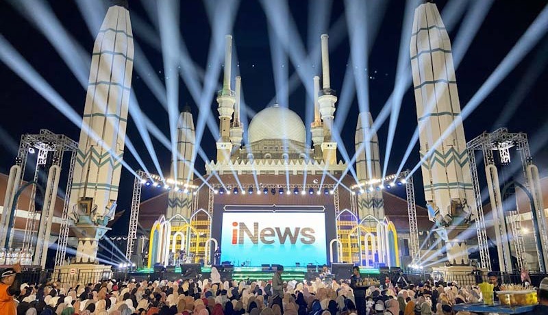 Konser Ngabuburit dan Tabligh Akbar, TGB Zainul Majdi Beri Tausiyah di Depan Ribuan Warga Jateng - Bagian 1