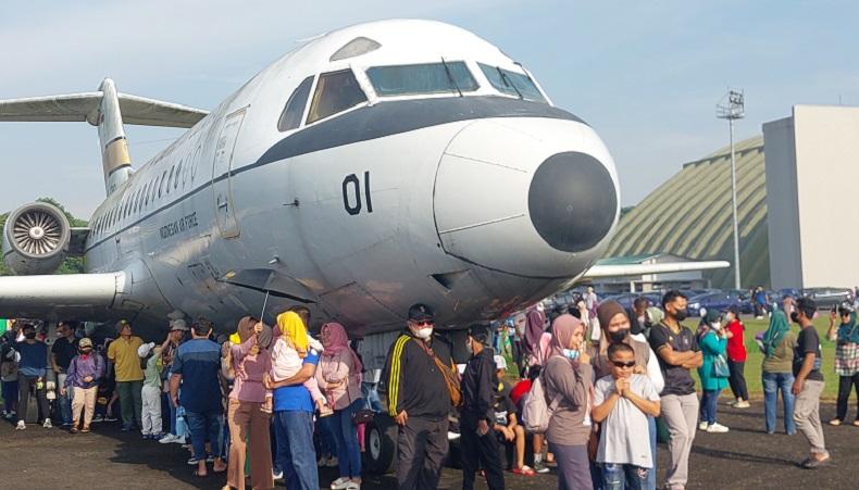 HUT ke-77 TNI AU, Ribuan Orang Padati Lanud Halim Perdanakusuma