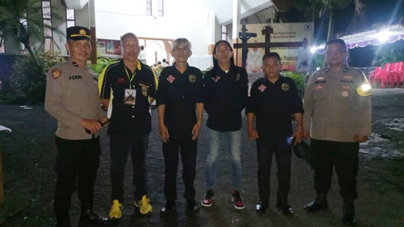 Antisipasi Gangguan Keamanan, Personel Polresta Manado Jaga Ibadah Minggu di Gereja