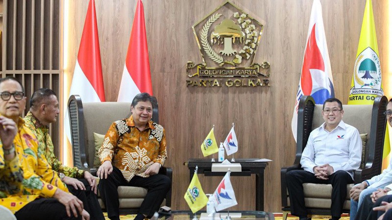 Hary Tanoesoedibjo Datangi Markas Golkar Temui Airlangga Hartarto - Bagian 2