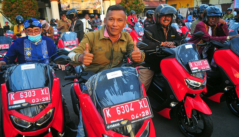 Senyum Ratusan Kades di Jepara Dapat Jatah Motor Dinas Baru Berwarna Merah - Bagian 1
