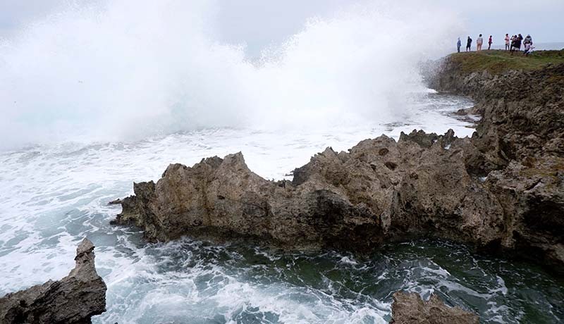 Wisata Pantai Batu Pecah Biak Tawarkan Hamparan Karang - Bagian 1