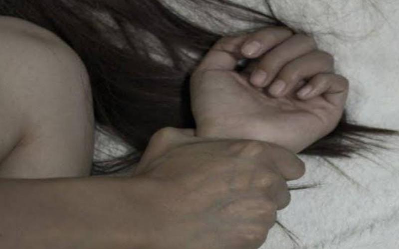 Malam-malam Pindah Kamar, Ayah di Lampung Tengah Tepergok Istri Perkosa Anak Tiri