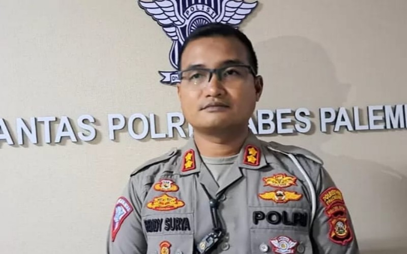 Viral Pemotor Bayar Tilang Rp150.000 ke Oknum Polantas, Ini Penjelasan AKBP Rendy Surya