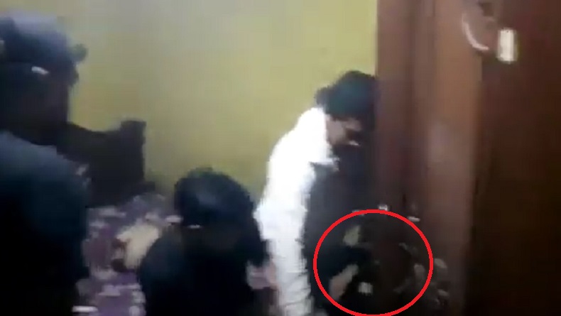 Kocak, Maling Handphone Ini Sembunyi di Lemari saat Hendak Ditangkap Polisi 