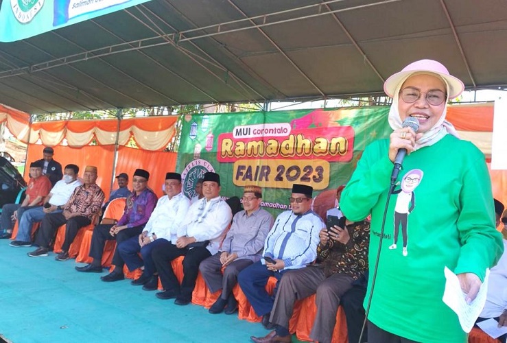 Bagikan Ratusan Paket Sembako Murah, Wabup Bone Bolango Apresiasi MUI Gorontalo 