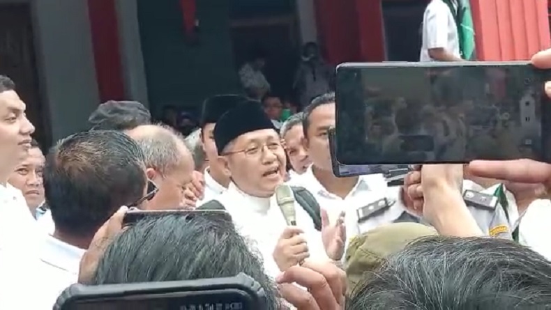 Haru, Ibu Anas Urbaningrum Berkaca-kaca saat Saksikan Kebebasan Putranya Lewat HP