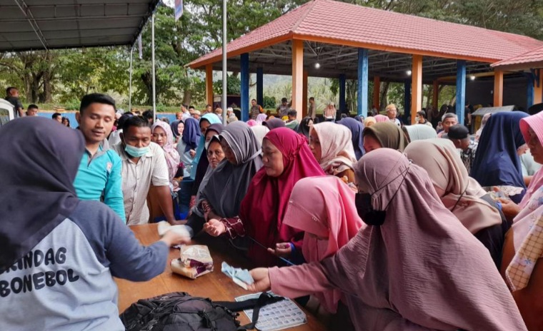 Pemkab Bone Bolango Gelar Pasar Murah, Warga Antusias Belanja