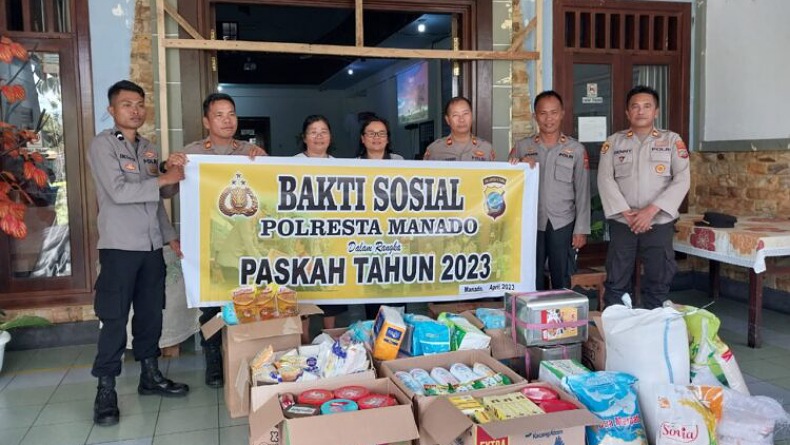 Rayakan Paskah, Personel Polresta Manado Bagi-bagi Sembako 