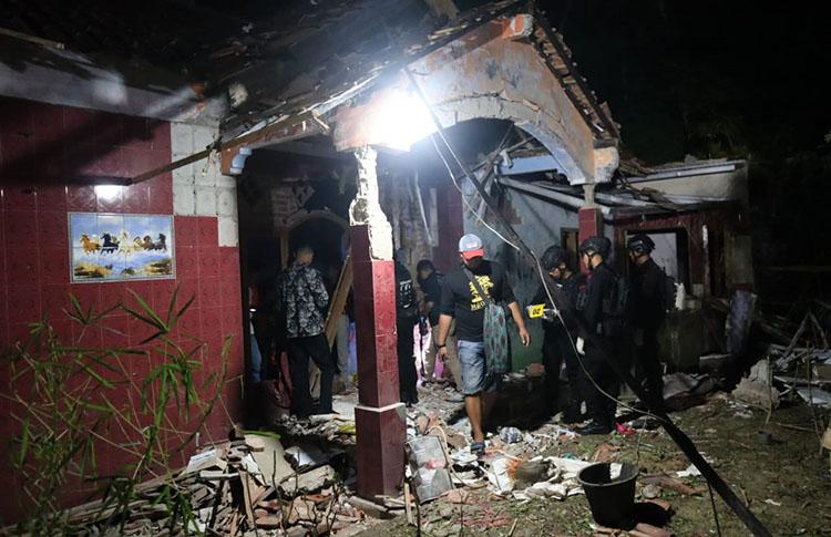 title Korban Ledakan Petasan di Kebumen Akhirnya Meninggal, Total Ada 4 Rumah Rusak Korban Ledakan Petasan di Kebumen Akhirnya Meninggal, Total Ada 4 Rumah Rusak
