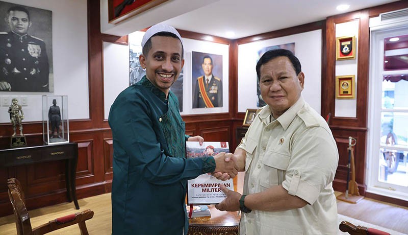 Prabowo Sambut Hangat Habib Jafar di Kemhan - Bagian 1