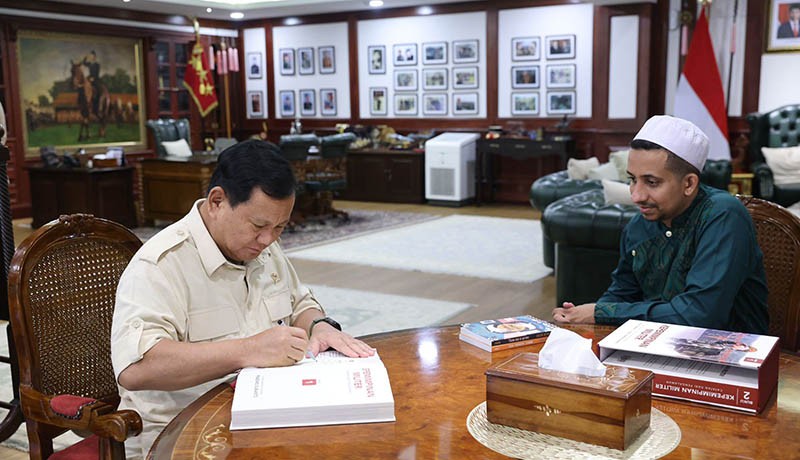 Prabowo Sambut Hangat Habib Jafar di Kemhan - Bagian 4