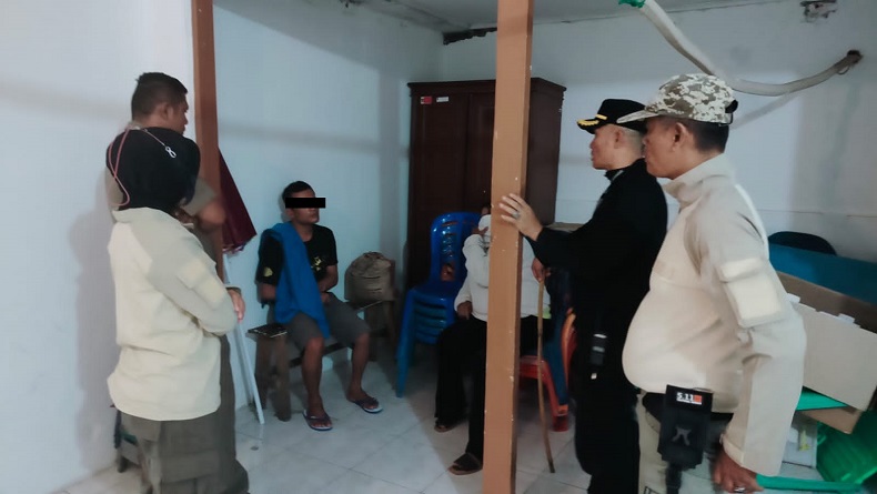 Suami Ajak Warga Gerebek Istri Bareng Selingkuhan di Kontrakan