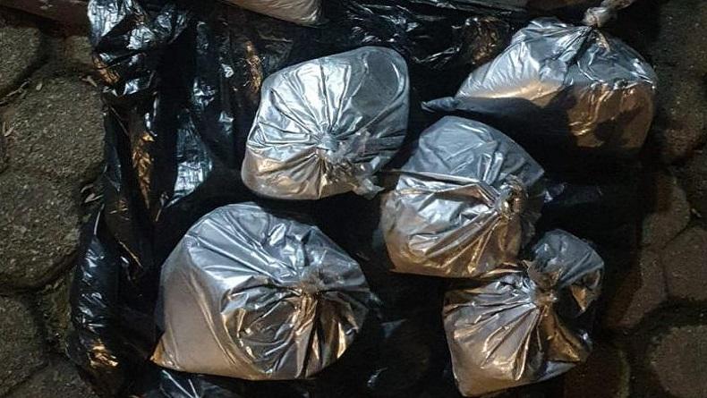 title Bawa 10 Kilogram Bubuk Petasan, Pria Asal Demak Ditangkap Polda Jateng Bawa 10 Kilogram Bubuk Petasan, Pria Asal Demak Ditangkap Polda Jateng