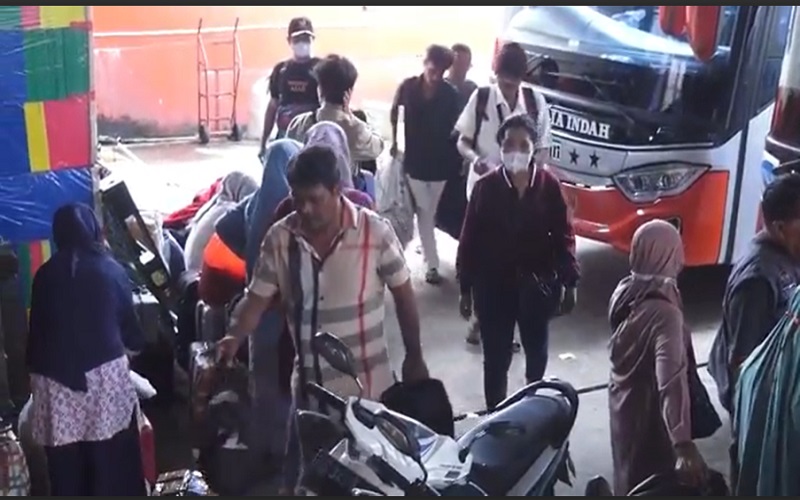 title Warga Palembang Mudik Lebih Awal untuk Hindari Macet dan Kenaikan Harga Tiket Warga Palembang Mudik Lebih Awal untuk Hindari Macet dan Kenaikan Harga Tiket