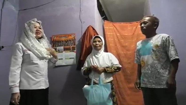 title Kader Partai Perindo Door to Door Bagikan Sembako ke Warga di Wonosobo Kader Partai Perindo Door to Door Bagikan Sembako ke Warga di Wonosobo