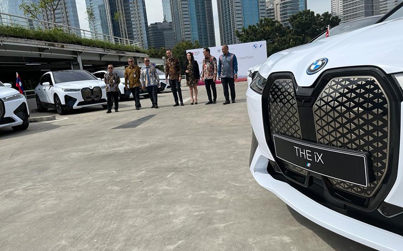 Dukung KTT ASEAN 2023, BMW Indonesia Serahkan 13 BMW iX kepada Kemensetneg - Bagian 3