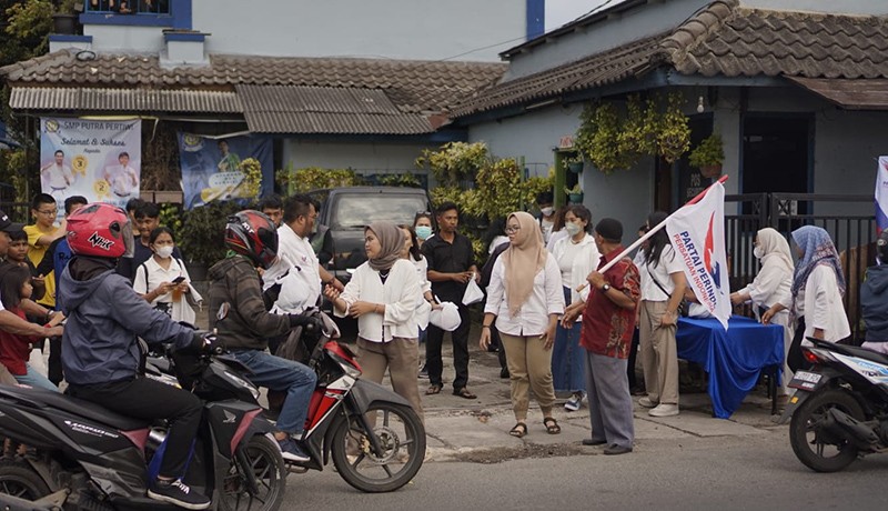 Gerkindo Bagi-Bagi Takjil untuk Warga Tangsel - Bagian 3