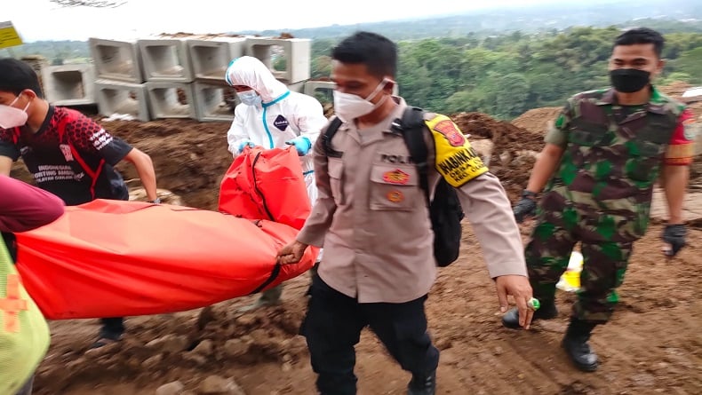 Operator Backhoe Tak Sengaja Temukan Kerangka Manusia di Lokasi Gempa Cianjur