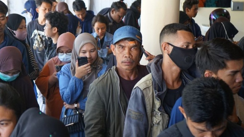 Ratusan Pemudik Mulai Padati Pelabuhan Gorontalo