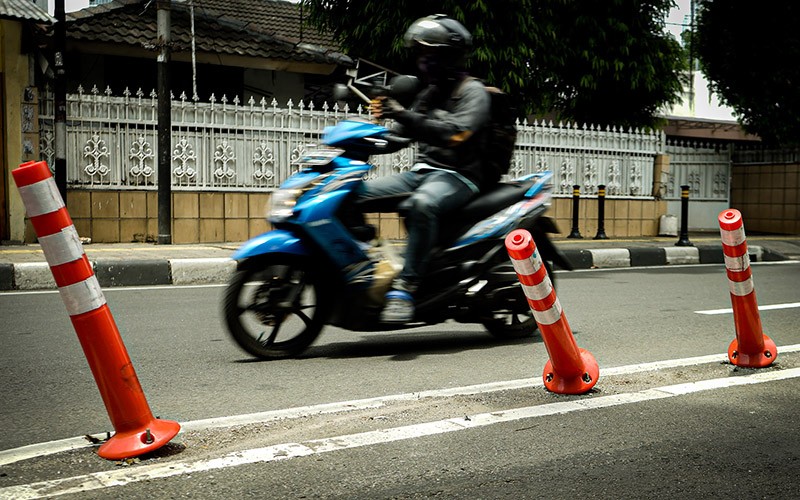 Melihat Kondisi Pembatas Jalur Sepeda yang Kini Tidak Terawat - Bagian 1