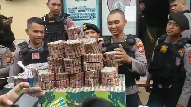 Polisi Gerebek Rumah di Tasikmalaya, Ditemukan 200.000 Petasan Dalam Kamar 