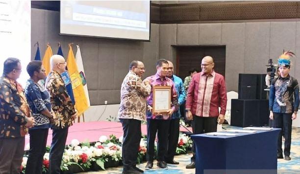 Bayar Biaya Kuliah Mahasiswa Papua di Luar Negeri, Pemprov Siapkan Rp122 Miliar Bayar Biaya Kuliah Mahasiswa Papua di Luar Negeri, Pemprov Siapkan Rp122 Miliar