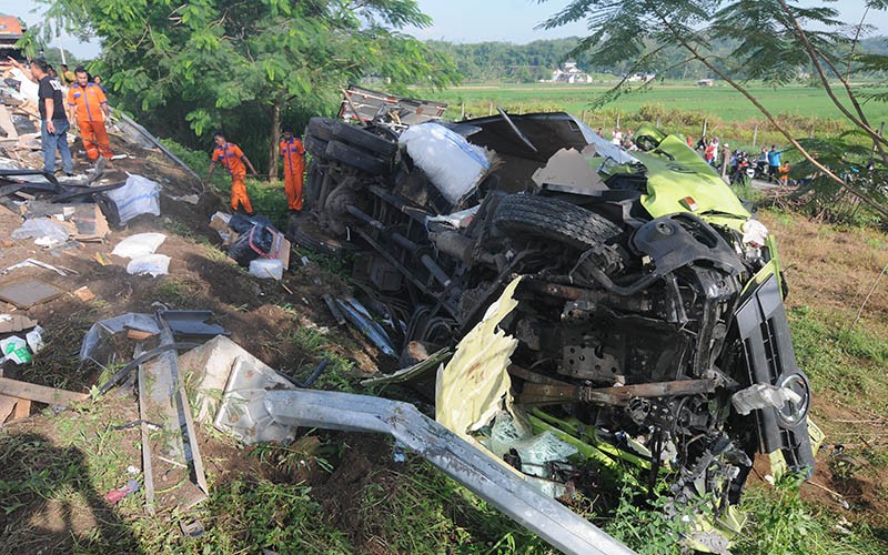 Cerita Pilu Remaja Asal Nganjuk Kehilangan Ayah Ibu dalam Kecelakaan di Tol Boyolali