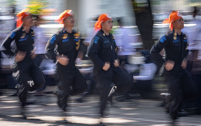 Aksi Polsuska Pamer Keterampilan Bela Diri - Bagian 2