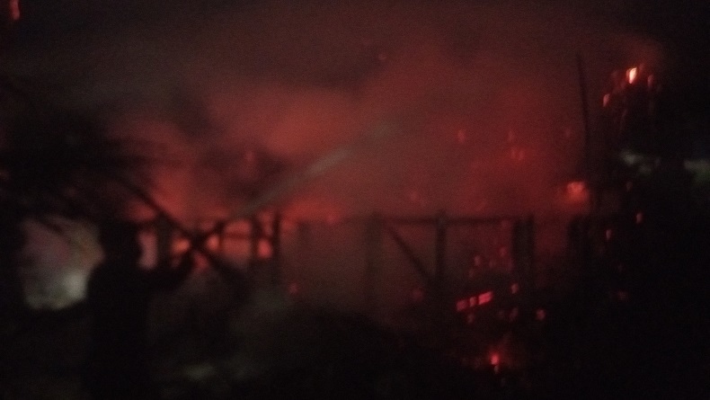 title Kebakaran Hari Ini di OKU, Kandang Ternak Ludes, 20 Kambing Terpanggang Kebakaran Hari Ini di OKU, Kandang Ternak Ludes, 20 Kambing Terpanggang