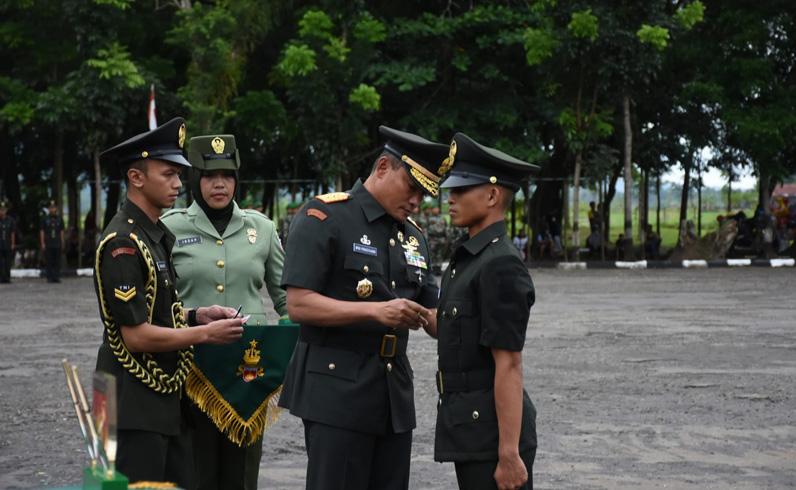 Bikin Bangga, 2 Anak Petani Lulusan Terbaik Pendidikan Pertama Tamtama TNI AD