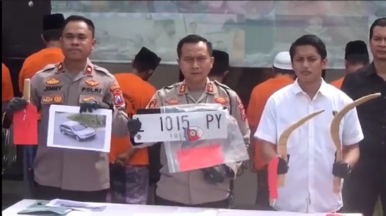 title Pilkades Berdarah di Bangkalan, Polisi Tetapkan 7 Tersangka Pembacokan, 1 Kades Aktif Pilkades Berdarah di Bangkalan, Polisi Tetapkan 7 Tersangka Pembacokan, 1 Kades Aktif