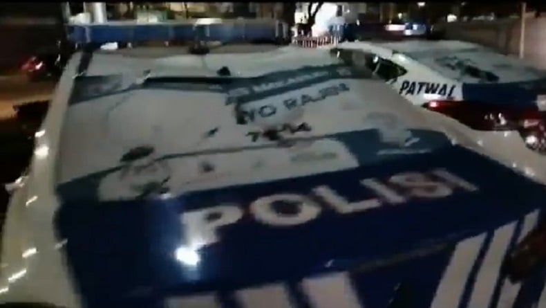 Teror di Pos Lantas Makassar Rusak 2 Mobil Patwal, Saksi Mata: Banyak Motor di Sini Bawa Batu 