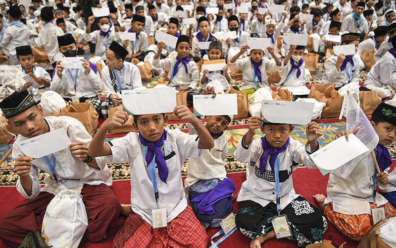 Maknai Ramadan dan Nuzulul Quran, BSI Bagi-Bagi THR ke 2.222 Anak Yatim - Bagian 3