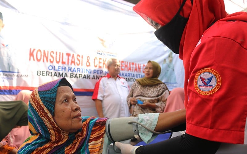 Door to Door, Nakes Kartini Perindo Cek Kesehatan Warga Cilincing - Bagian 2